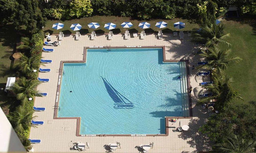 Avari Tower Karatschi Exterior foto The pool at the Boca Raton Resort