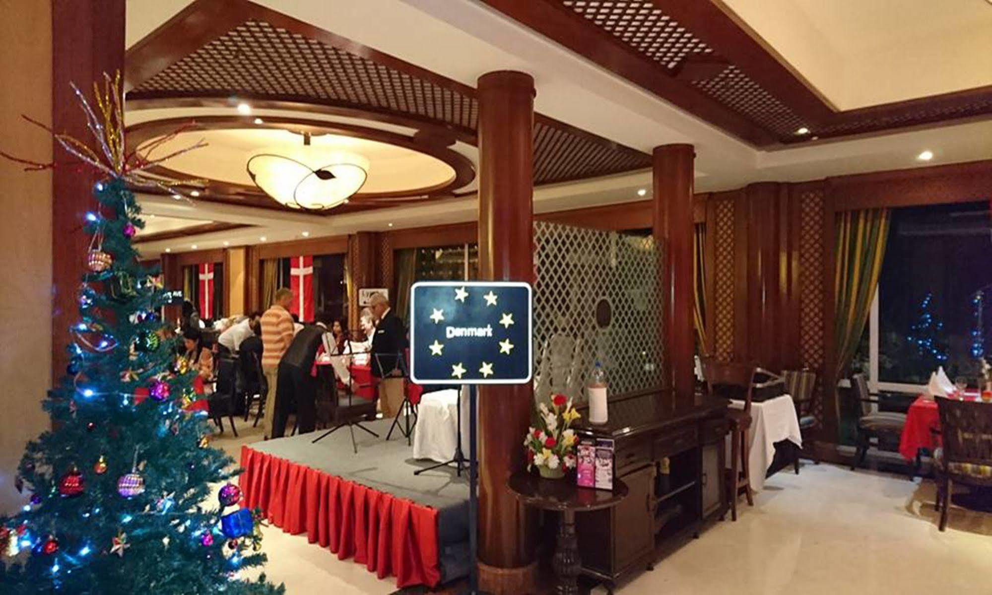 Avari Tower Karatschi Exterior foto The 2016 ASEAN Tourism Awards Ceremony