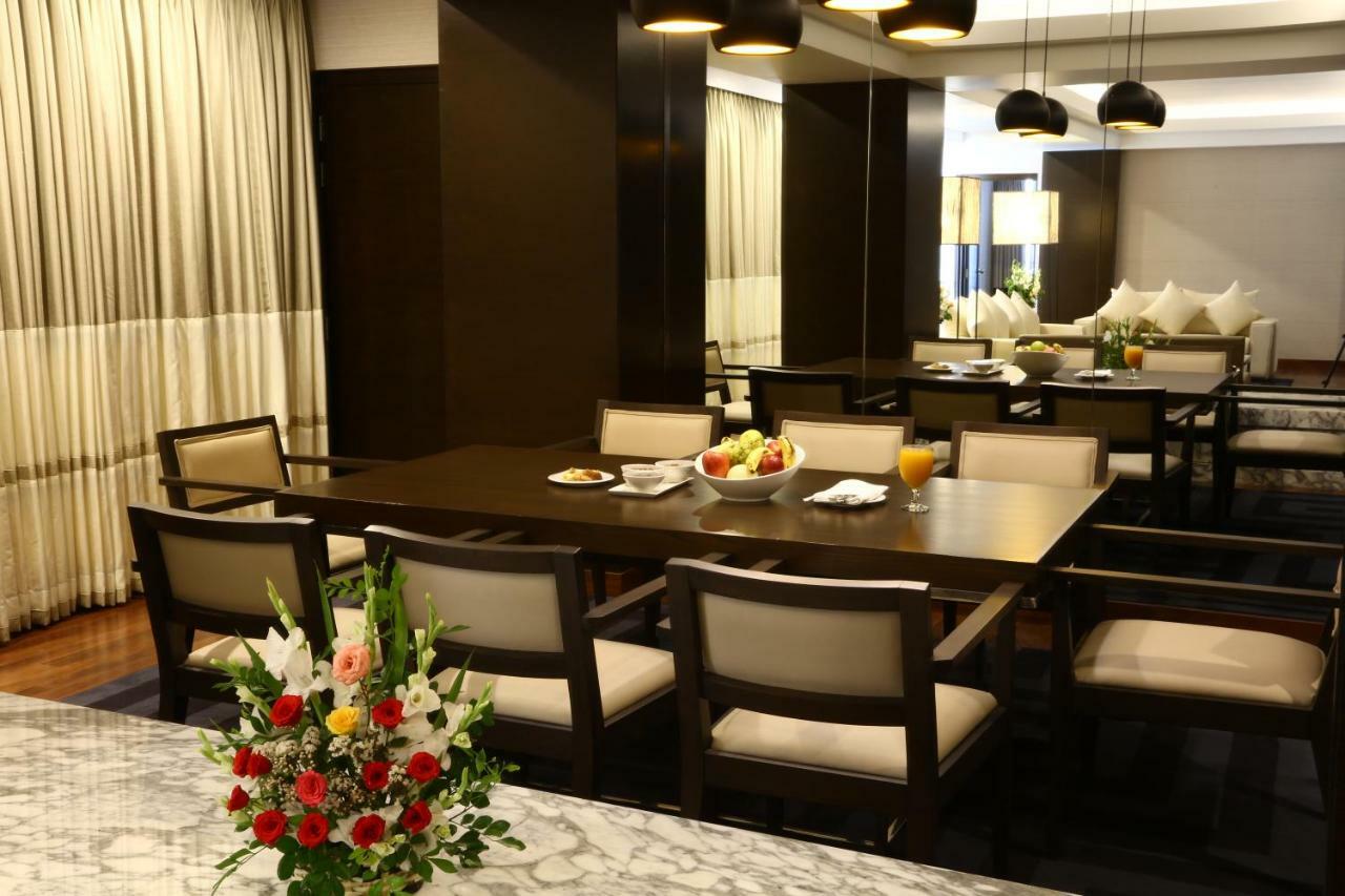 Avari Tower Karatschi Exterior foto A dining room